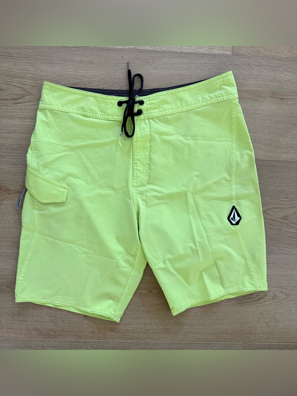 Volcom Men's board shorts Neon Yellow Green Beach Size 33